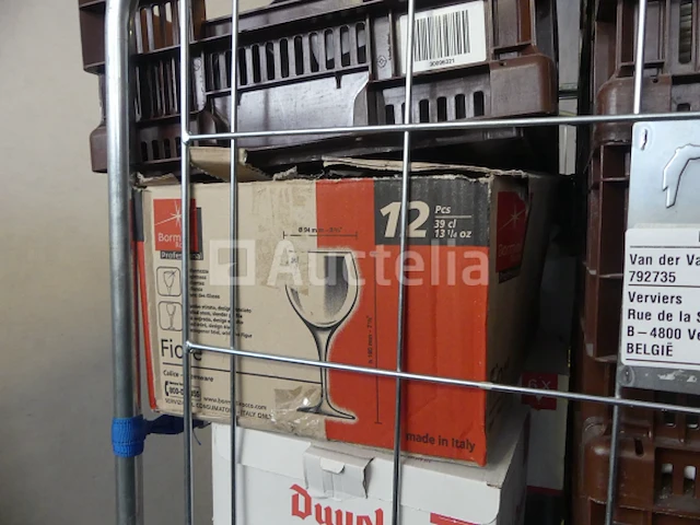 Ref: new yorkse kamer in de kelder - bril, inhoud van een winkelroller - afbeelding 5 van  8