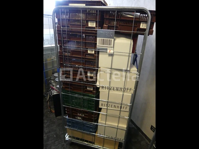 Ref: new yorkse kamer in de kelder - bril, inhoud van een winkelroller - afbeelding 7 van  8