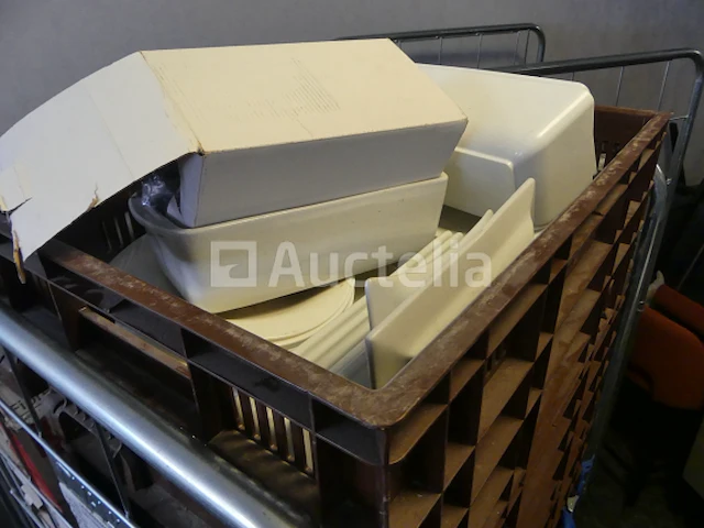 Ref: new yorkse kamer in de kelder - bril, inhoud van een winkelroller - afbeelding 8 van  8