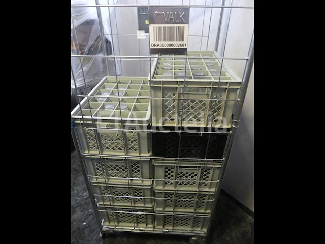 Ref: new yorkse kamer in de kelder - bril, inhoud van een winkelroller - afbeelding 3 van  5