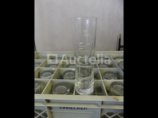 Ref: new yorkse kamer in de kelder - bril, inhoud van een winkelroller - afbeelding 5 van  5