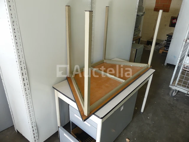 Ref:005 10 bureaus en tafels - afbeelding 2 van  10