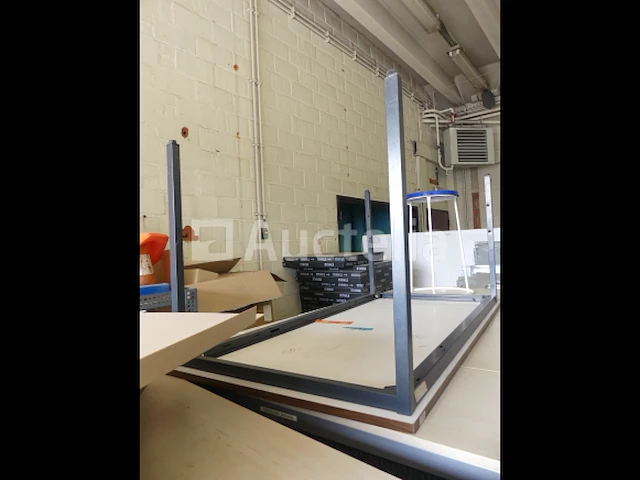 Ref:005 10 bureaus en tafels - afbeelding 4 van  10