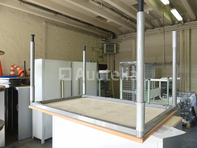 Ref:005 10 bureaus en tafels - afbeelding 5 van  10