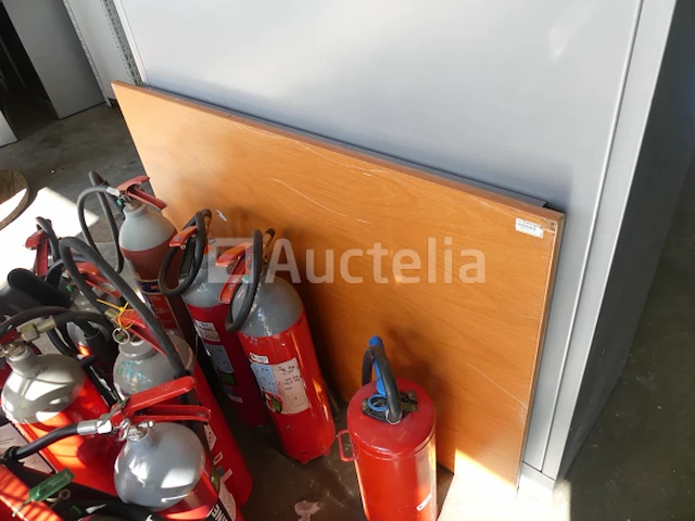 Ref:005 10 bureaus en tafels - afbeelding 6 van  10