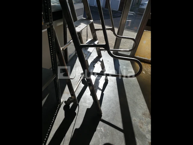 Ref:006 aluminium trapladder met leuning piret - afbeelding 2 van  9
