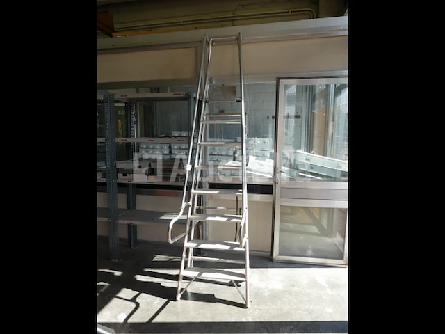 Ref:006 aluminium trapladder met leuning piret - afbeelding 6 van  9