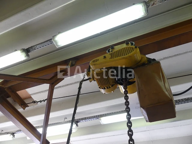 Ref:008 elektrische takel op draagbalken - afbeelding 2 van  5