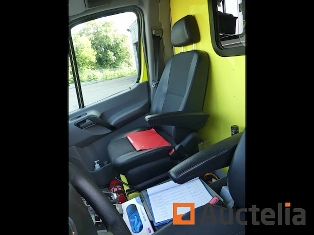 Ref:1-sut-671 - mercedes-benz ambulance (2017-268.678 km) - afbeelding 2 van  33