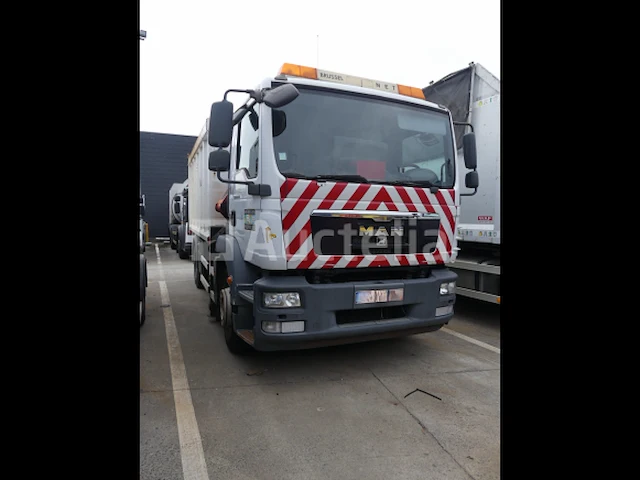 Ref:10318 - vuilniswagen met kraan man tgm (2010-138.787 km) ( vin:wman08zz2ay243367) - afbeelding 1 van  47