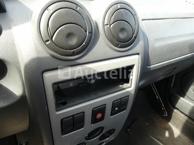 Ref:12391 - dacia logan 1.5 dci pick-up bestelwagen (2011-175.387 km) - afbeelding 22 van  30