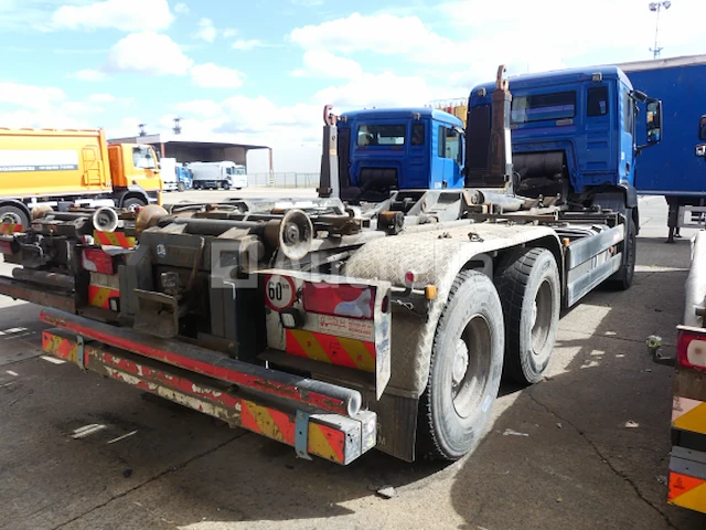 Ref:1309 - container vrachtwagen man 28s (2009-572.532 km) - afbeelding 5 van  47