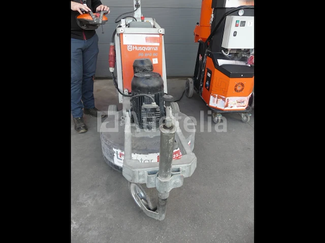 Ref:2805 - husqvarna pg820rc met afstandsbediening bedienbare betonschuurmachine - afbeelding 6 van  22