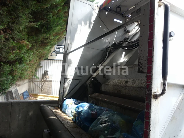 Ref:3438 - vuilniswagen (te herstellen) renault access (2013-185.600 km) - afbeelding 32 van  37