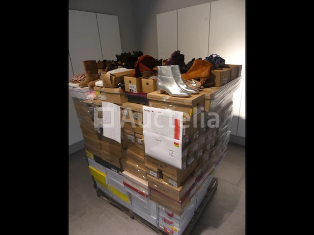 Ref:51 - 350 paar damesschoenen - afbeelding 1 van  8