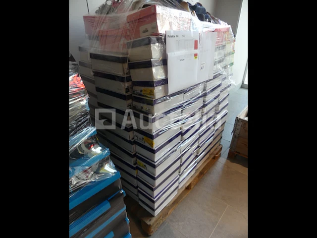 Ref:53 - 247 paar diverse kinderschoenen - afbeelding 1 van  5
