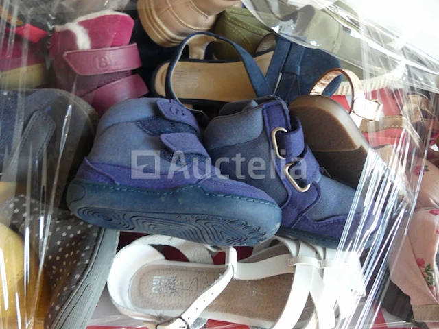 Ref:53 - 247 paar diverse kinderschoenen - afbeelding 2 van  5