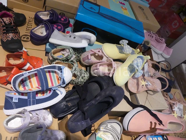 Ref:54 - 327 paar diverse kinderschoenen - afbeelding 6 van  11