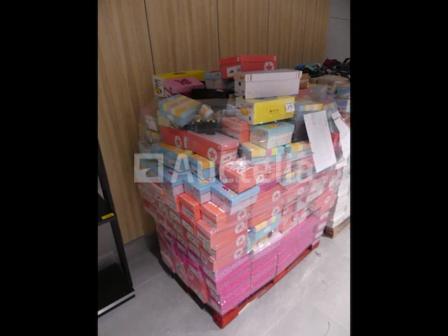 Ref:56 - 434 paar kinderschoenen - afbeelding 1 van  11