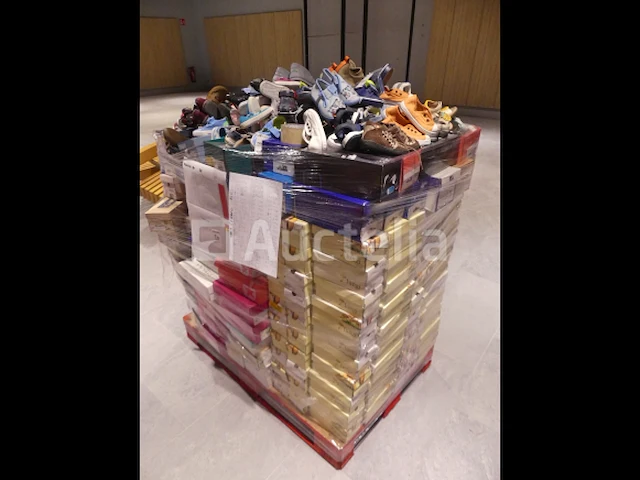 Ref:58 - 365 paar diverse kinderschoenen - afbeelding 1 van  9