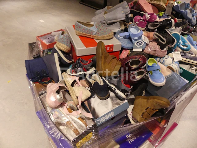 Ref:58 - 365 paar diverse kinderschoenen - afbeelding 4 van  9