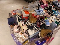 Ref:58 - 365 paar diverse kinderschoenen - afbeelding 4 van  9