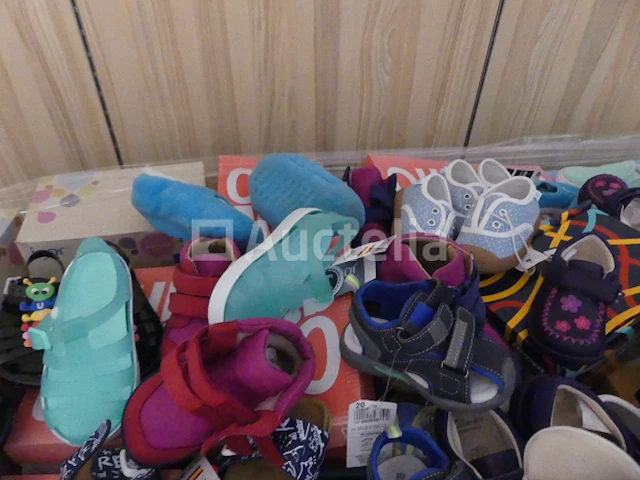 Ref:59 - 536 diverse paar kinderschoenen - afbeelding 9 van  11