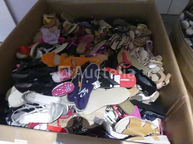Ref:61 - 658 diverse damesschoenen - afbeelding 1 van  9
