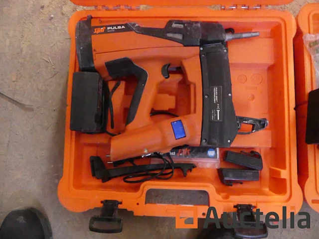 Ref:61071 - paslode pulsa 800e gasspijkermachine op batterijen - afbeelding 1 van  5