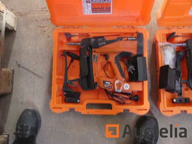 Ref:61071 - paslode pulsa 800e gasspijkermachine op batterijen - afbeelding 2 van  5
