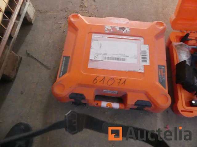 Ref:61071 - paslode pulsa 800e gasspijkermachine op batterijen - afbeelding 5 van  5