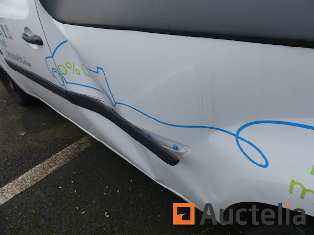 Ref:69689 - renault fw elektrische pick-up auto (ongeval) - afbeelding 32 van  37