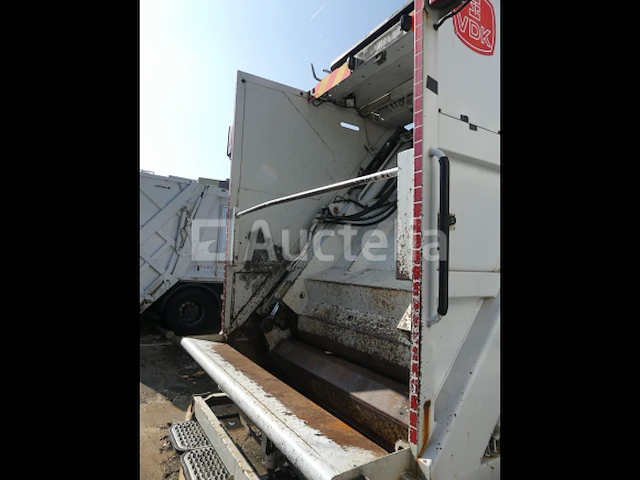 Ref:8443 - renault access vuilniswagen (2013-128.985 km) - afbeelding 1 van  37