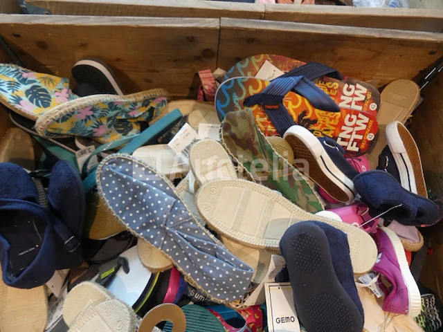 Ref:box 8 - 200 paren schoenen/diverse ruimte - afbeelding 4 van  10