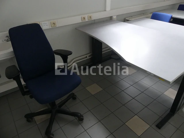 Ref:c011 - kantoormeubilair - afbeelding 1 van  18