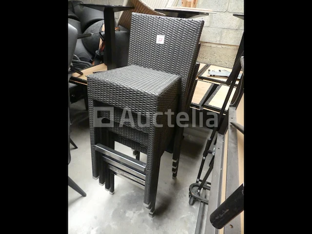 Ref:depot renkin - 12 hoge rieten krukken - afbeelding 1 van  6