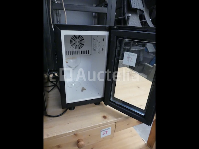 Ref:depot renkin - 3 minikoelkasten met melkflessen saeco melkkoeler - afbeelding 1 van  9