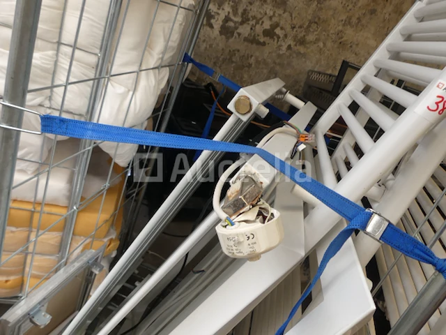 Ref:depot renkin - 7 elektrische wandverwarmers met handdoekdroger - afbeelding 1 van  4