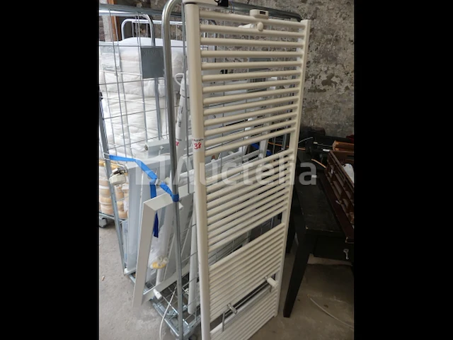 Ref:depot renkin - 7 elektrische wandverwarmers met handdoekdroger - afbeelding 2 van  4