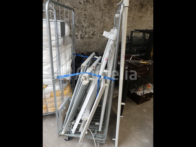 Ref:depot renkin - 7 elektrische wandverwarmers met handdoekdroger - afbeelding 3 van  4