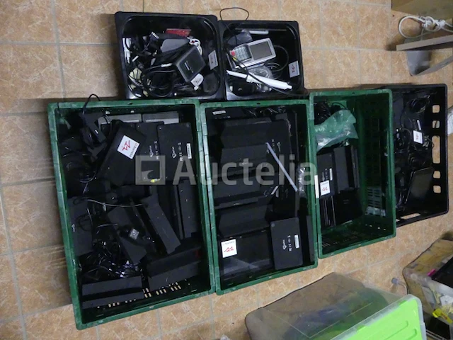 Ref:depot rue renkin - computerapparatuur; tablets met oplader - afbeelding 12 van  19