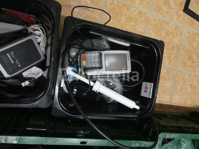 Ref:depot rue renkin - computerapparatuur; tablets met oplader - afbeelding 16 van  19