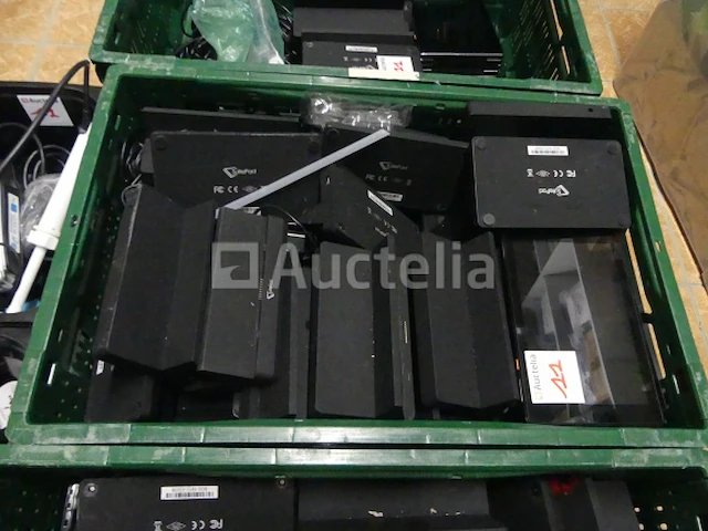 Ref:depot rue renkin - computerapparatuur; tablets met oplader - afbeelding 18 van  19