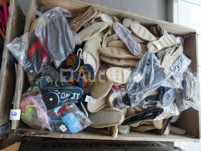 Ref:doos 1 - 200 paar schuine strepen/pantoffels - afbeelding 1 van  8