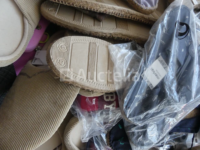 Ref:doos 1 - 200 paar schuine strepen/pantoffels - afbeelding 2 van  8