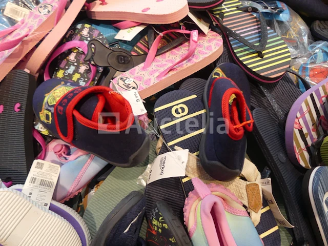 Ref:doos 10 - 200 paren pantoffels/diverse schuine strepen - afbeelding 3 van  11