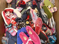 Ref:doos 10 - 200 paren pantoffels/diverse schuine strepen - afbeelding 4 van  11