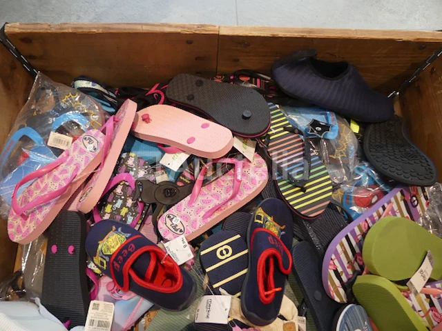 Ref:doos 10 - 200 paren pantoffels/diverse schuine strepen - afbeelding 11 van  11