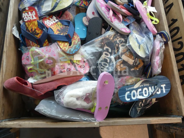 Ref:doos 3 - 200 paren diverse teenslippers/pantoffels - afbeelding 11 van  11