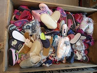 Ref:doos 5 - 200 paar schoenen/diverse pantoffels - afbeelding 1 van  8